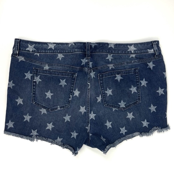 Torrid STAR Print Jean Denim Shorts size 22 - Picture 2 of 13